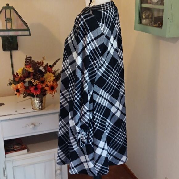 R & K Black and White Plaid Dress - Picture 5 of 10